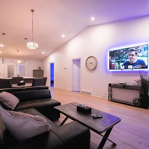 5 Beds On The Rapids - 5 Mins To The Falls Holiday home Niagara Falls